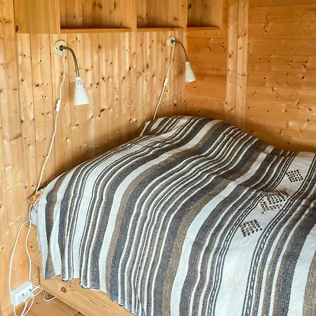 Alhytte Near Vasetvannet Ron