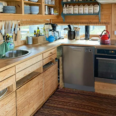 Alhytte Near Vasetvannet *